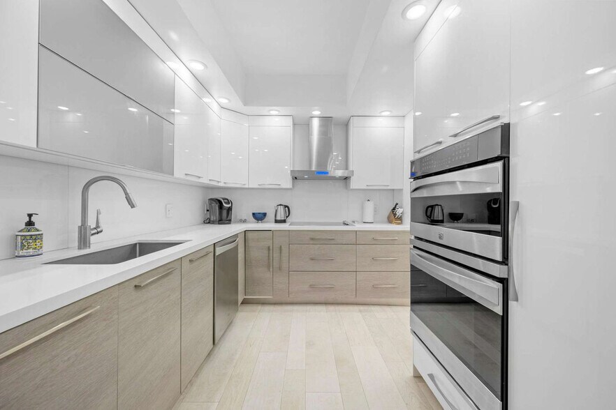 Building Photo - 5000 N Ocean Blvd