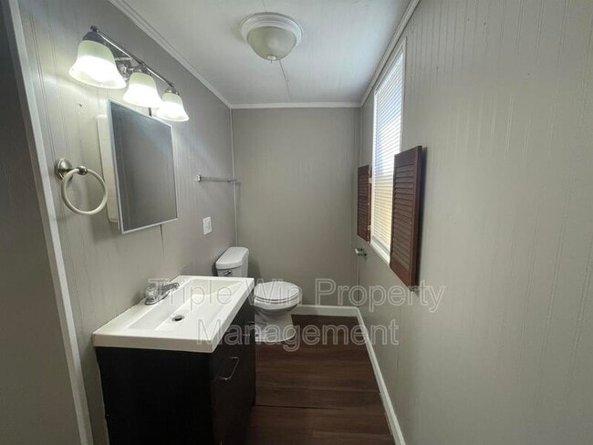 Building Photo - 132 Cunningham Ave