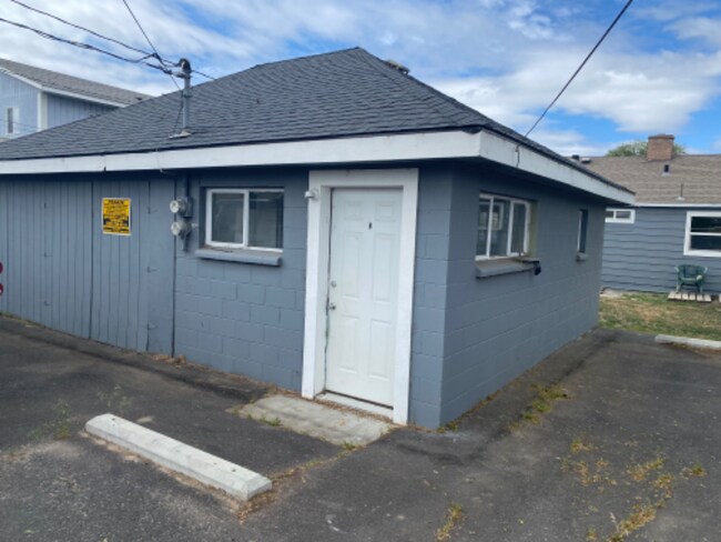 Primary Photo - 1033 W Columbia Ave