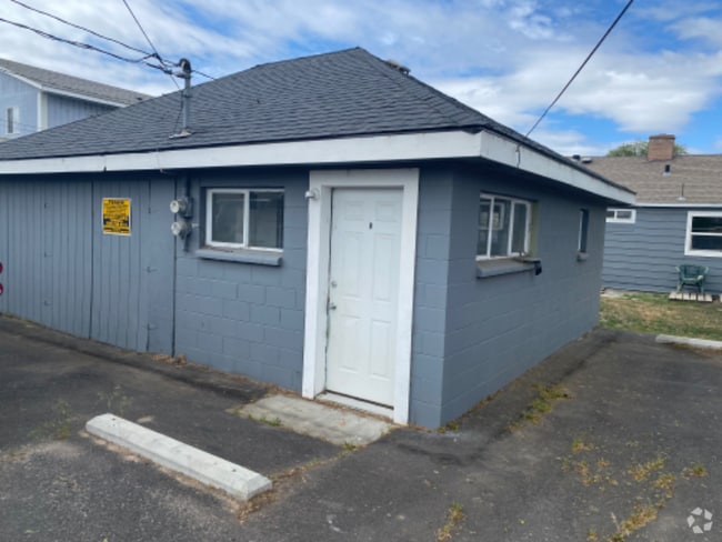 Building Photo - 1033 W Columbia Ave