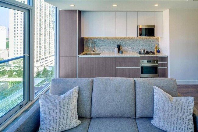 Building Photo - 1131 N Wells St