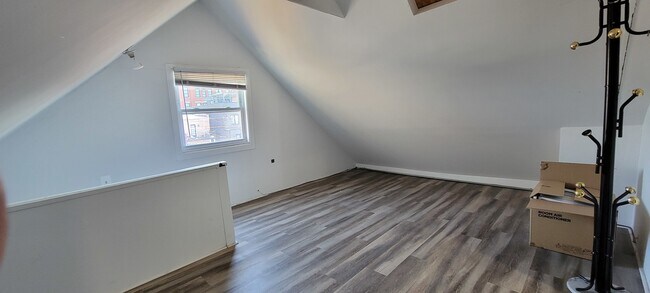 Building Photo - 2223 W Erie St