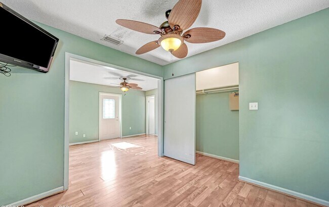 Building Photo - 4189 Hammock Dr