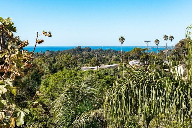 Building Photo - Beautifully Remodeled Mesa home with Ocean...