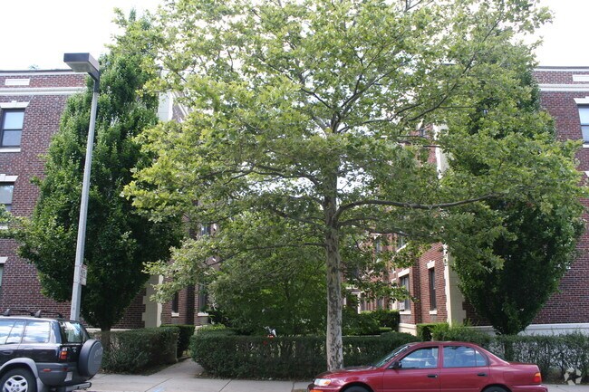 Building Photo - Parkway Manor Apartments