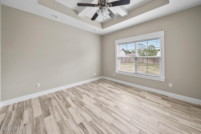 Building Photo - 305 Evergreen St