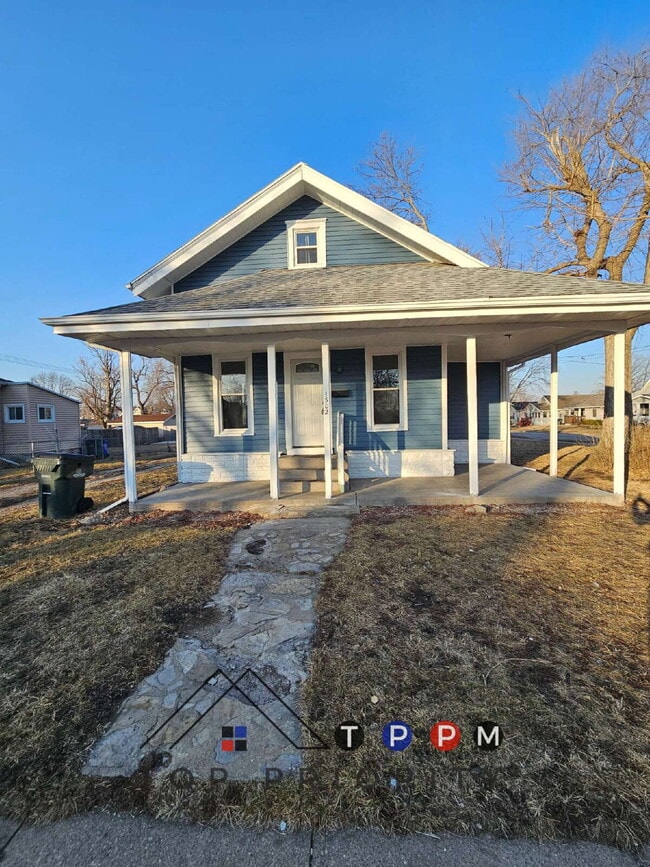 Primary Photo - 3 Bedroom | 1 Bathroom Single-Family Home ...