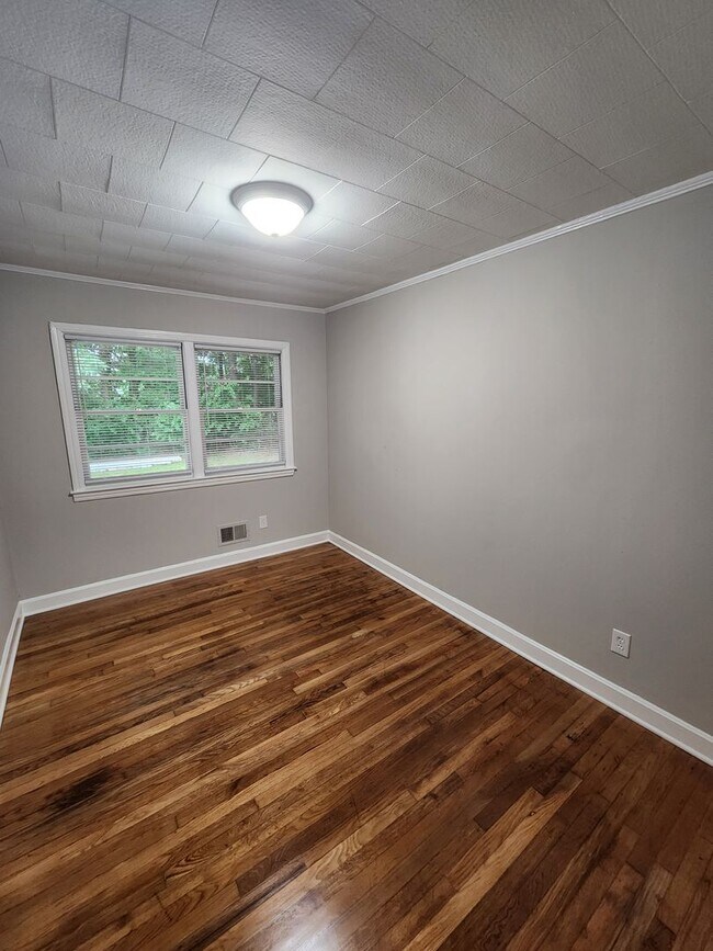 Building Photo - Chapel Hill / 3BR House on Bolin Heights A...