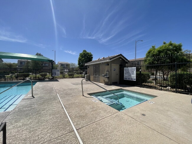 Building Photo - 3 BED 2.5 BATH 2 CAR GARAGE SINGLE FAMILY HOME W/ LOFT, BACKYARD & COMMUNITY POOL, SPA, PLAYGROUN...