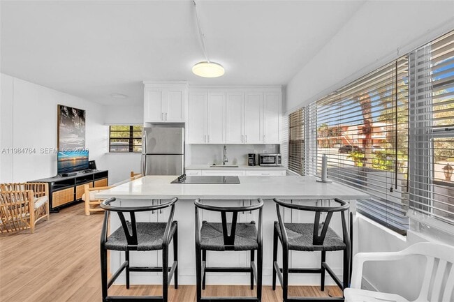 Building Photo - 4144 El Mar Dr