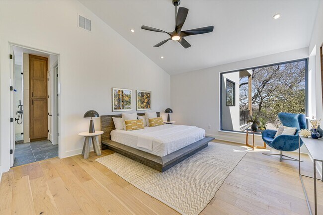 Building Photo - 2401 Trailside Dr