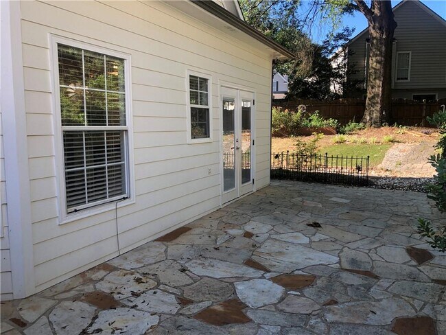 Building Photo - 150 Blue Heron Ln