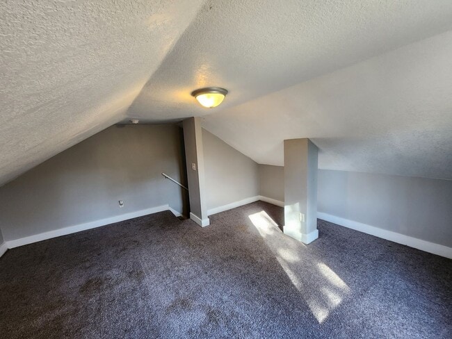 Building Photo - 2 Bedroom 2Bathroom House