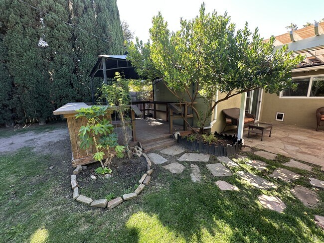Building Photo - 494 Scandia Dr
