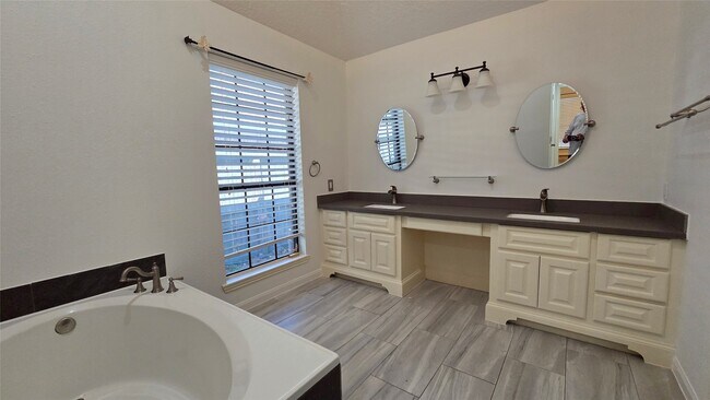 Building Photo - 18514 Purdy Ct