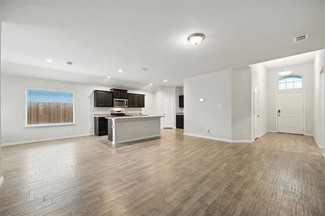 Building Photo - 516 Foxhunter St