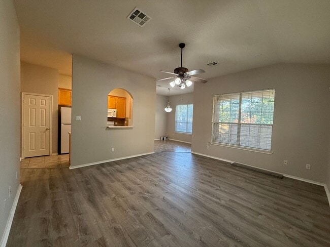 Building Photo - Great 2 Bed 2 Bath Condo!