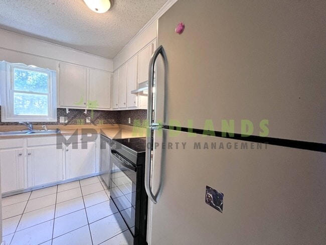 Building Photo - 208E S. Cromwell St.