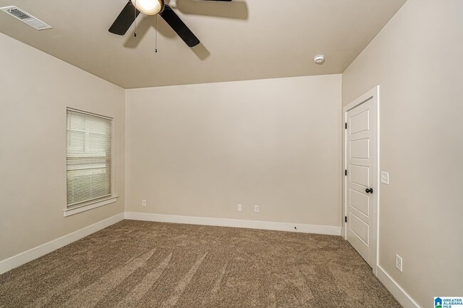 Building Photo - 915 Maple Trce