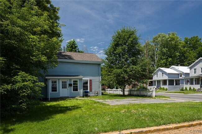 Building Photo - 215 W Main St