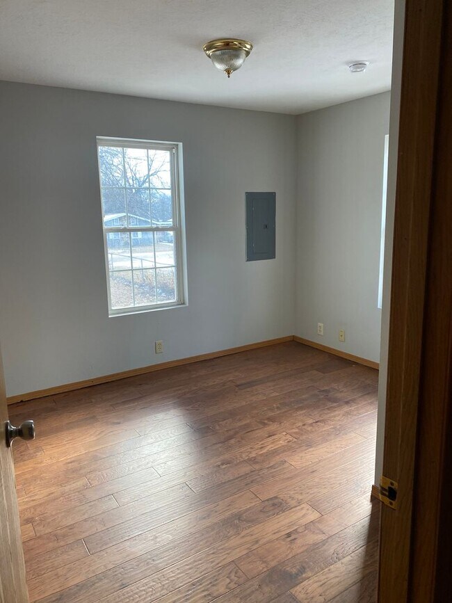 Building Photo - 601 N Fulbright Ave
