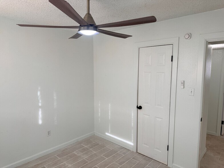 Building Photo - 2501 Redbud Ave