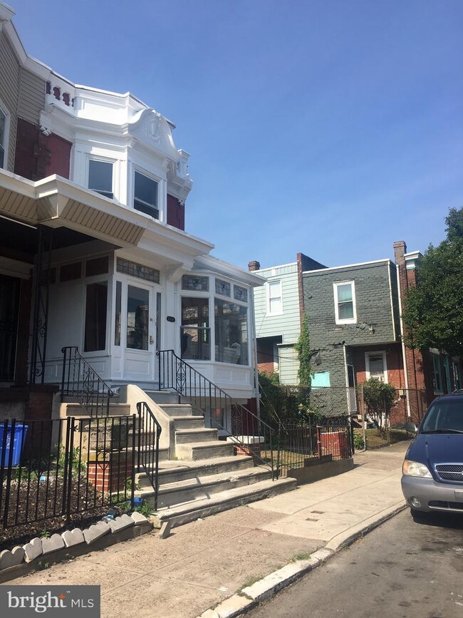Building Photo - 5444 Addison St
