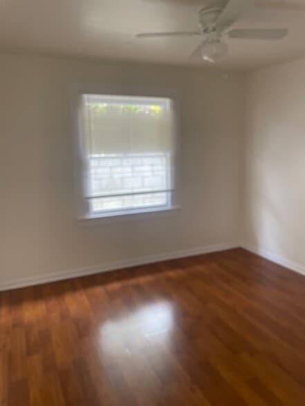 Bedroom - 5426 S Van Ness Ave
