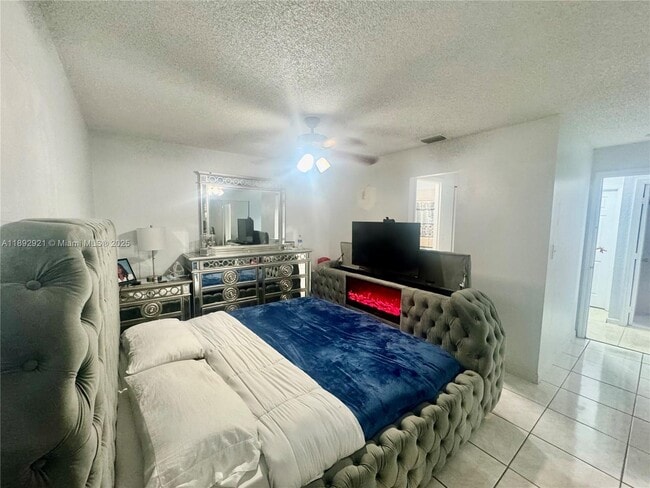Building Photo - 4848 SW 135th Pl