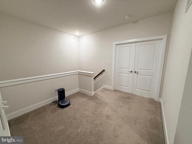 Building Photo - 161 Livingston Ln