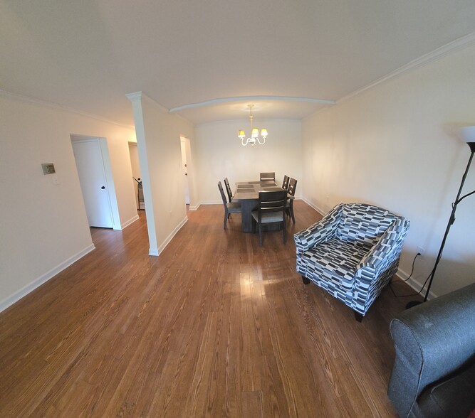 Building Photo - 7420 Lakeview Dr
