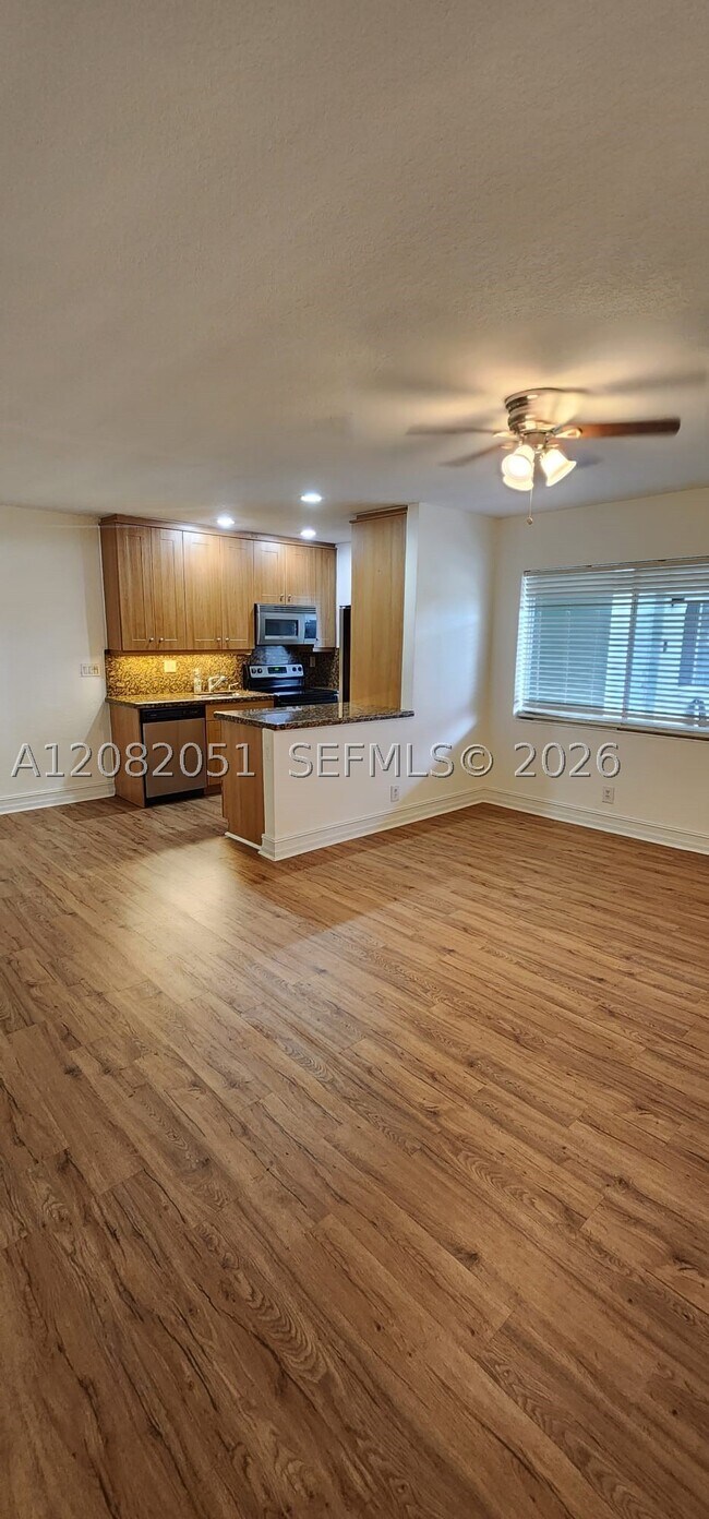 Building Photo - 1423 Holly Heights Dr