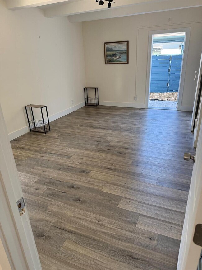 Building Photo - 1020 N Victoria Park Rd