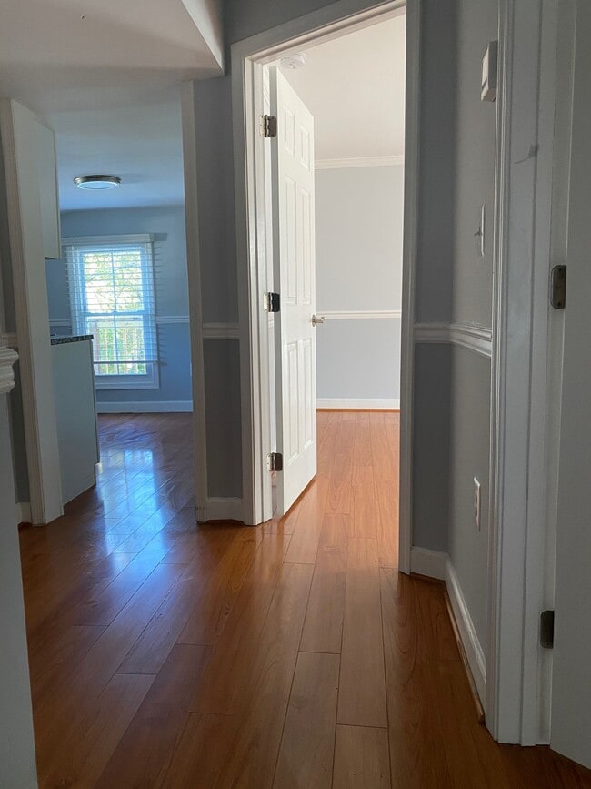 Building Photo - 438 Main St