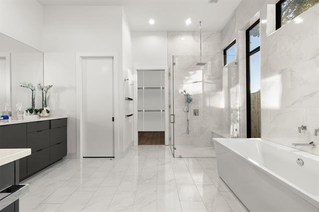 Building Photo - 3771 Almazan Dr