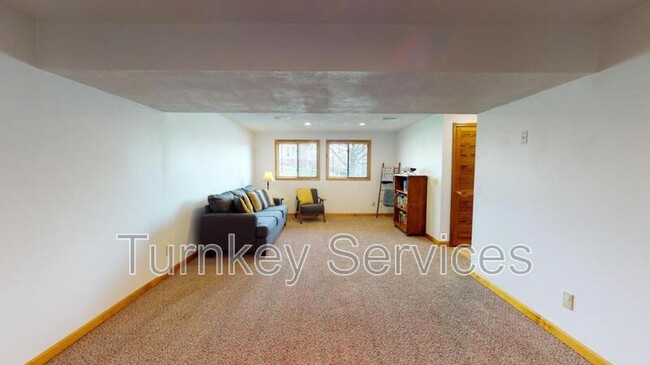 Building Photo - 204 Summerset Dr