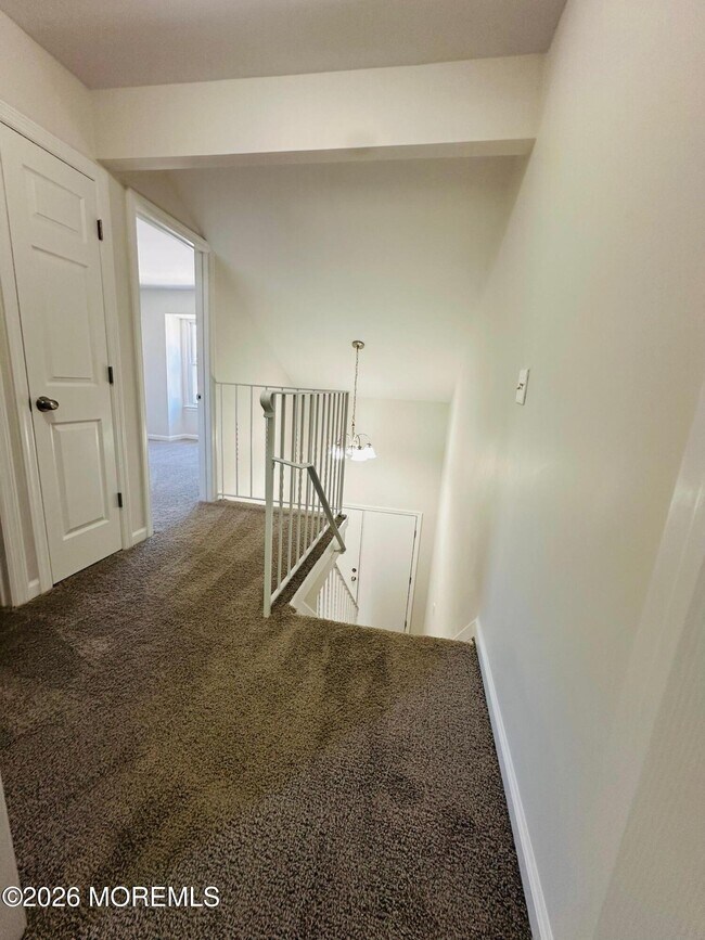 Building Photo - 402 Woodlake Manor Dr