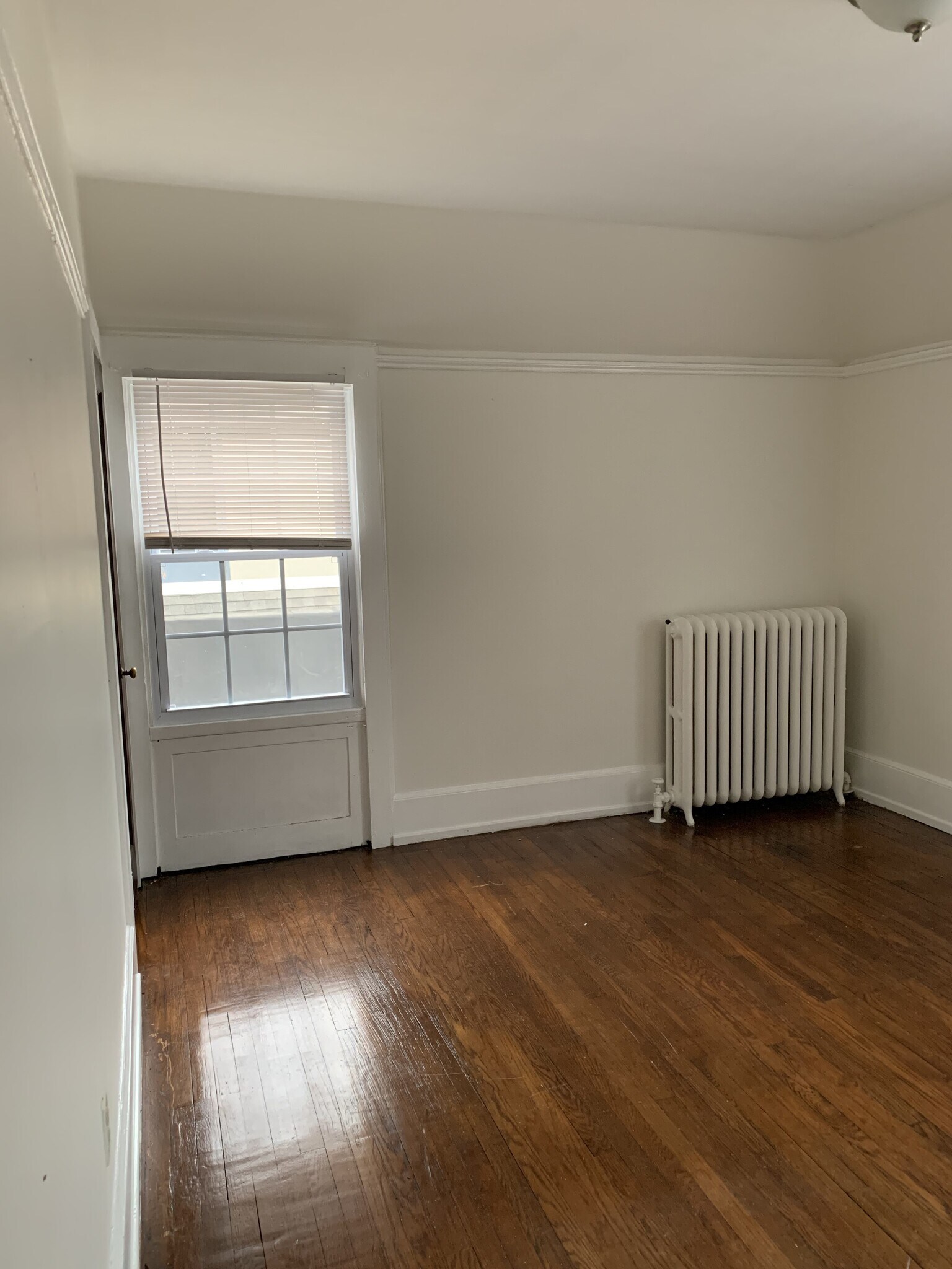 Large bedroom (3) - 2863 N Lake Dr