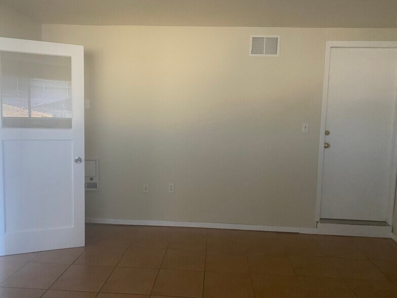 Entrance into Bedroom - 500 Hawthorne Ave