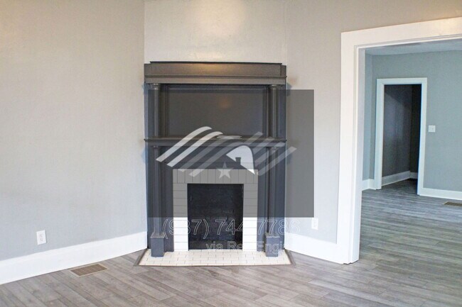 Building Photo - 419 Alberta St