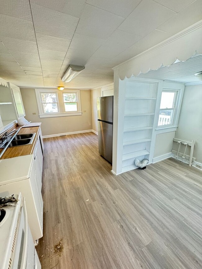 Building Photo - 2bd/1ba House on Lane St near Downtown Kan...