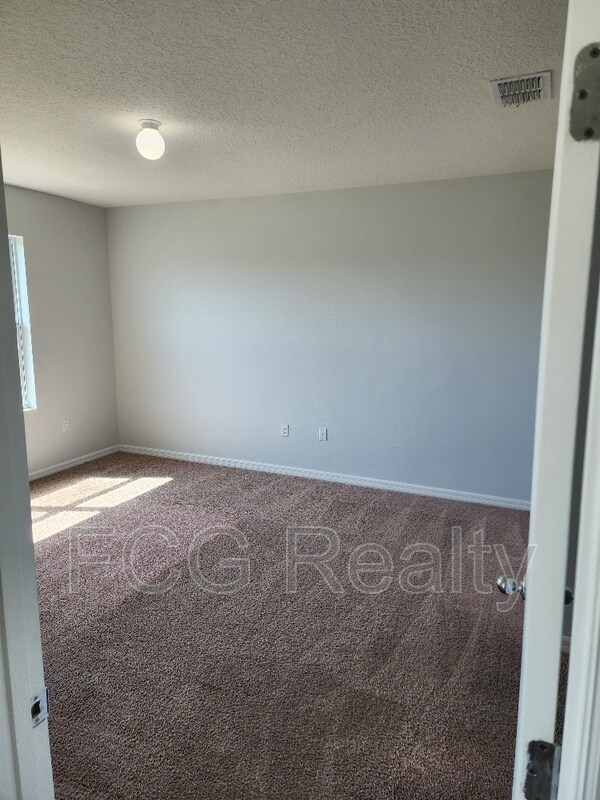 Building Photo - 469 Nova Dr