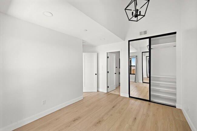 Building Photo - 1060 Calle Del Cerro
