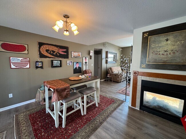 Building Photo - 3 Bedroom Home Furnished or unfurnished available
