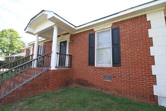 Building Photo - 642 N Pine Hill Rd