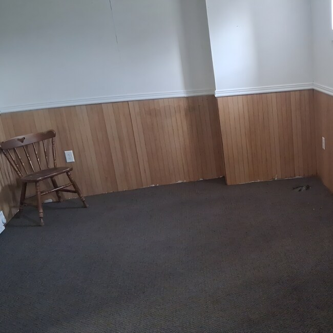 Building Photo - 802 Main St