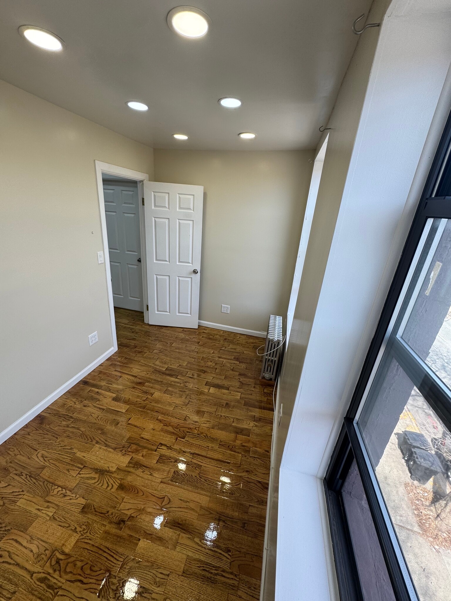 Building Photo - 1885 Eastern Pky