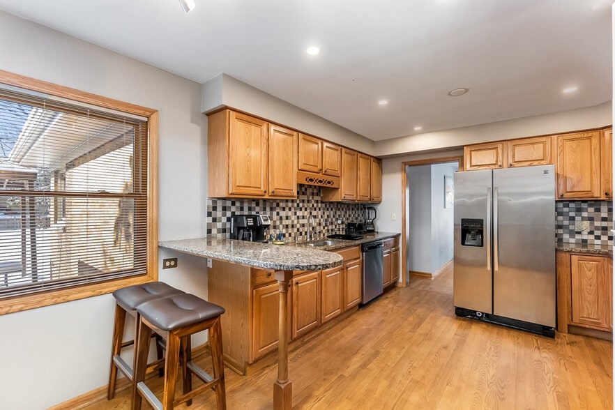 Building Photo - 336 N Walnut St