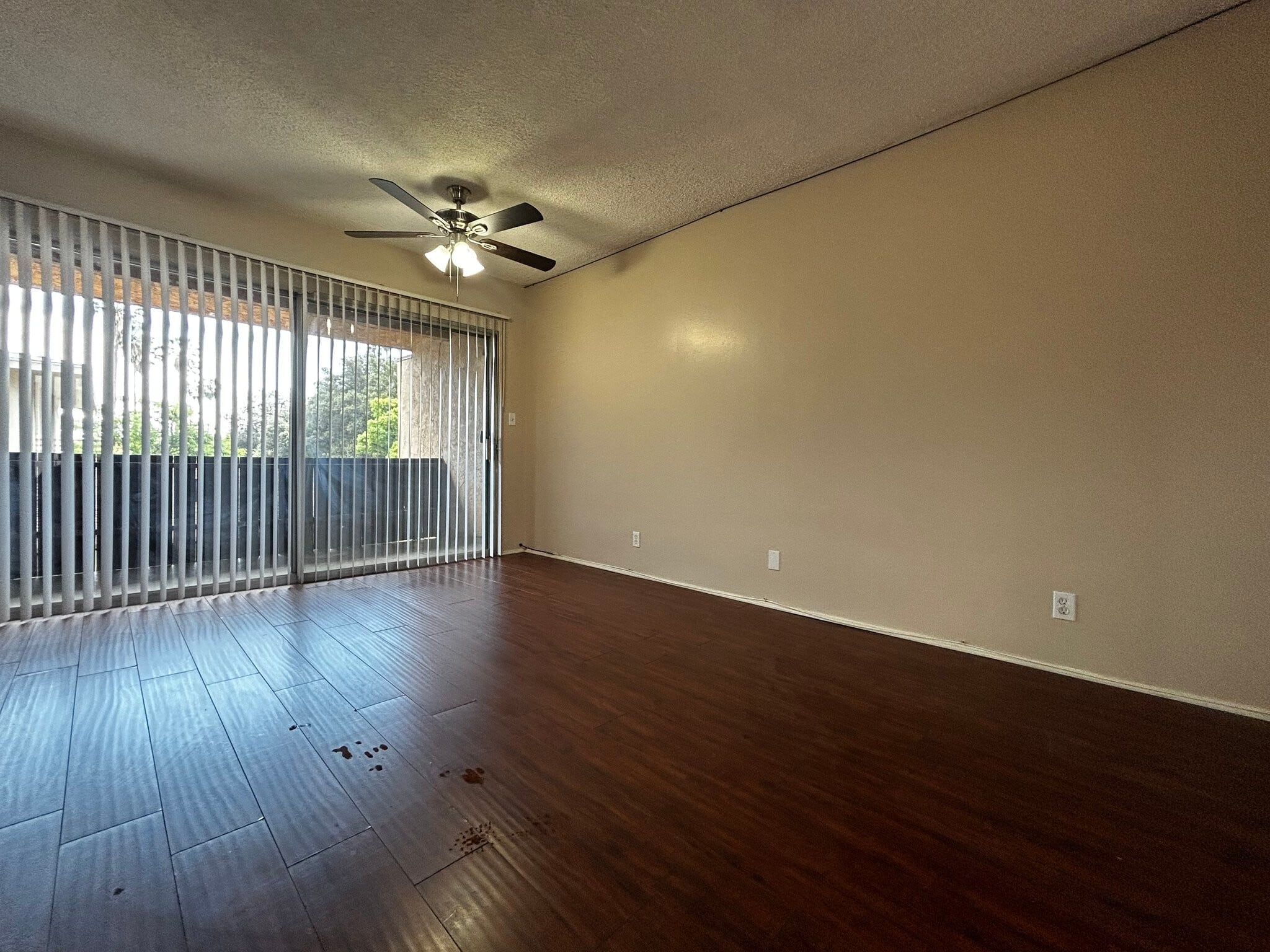 Building Photo - 882 N Los Robles Ave