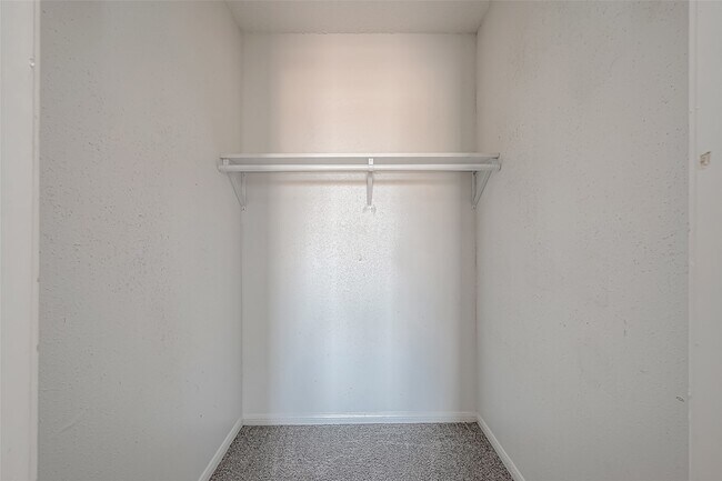 Building Photo - 2830 S Bartell Dr